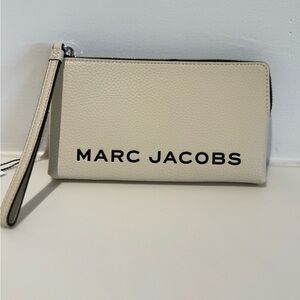 NWT Marc Jacobs bold wristlet - marshmallow